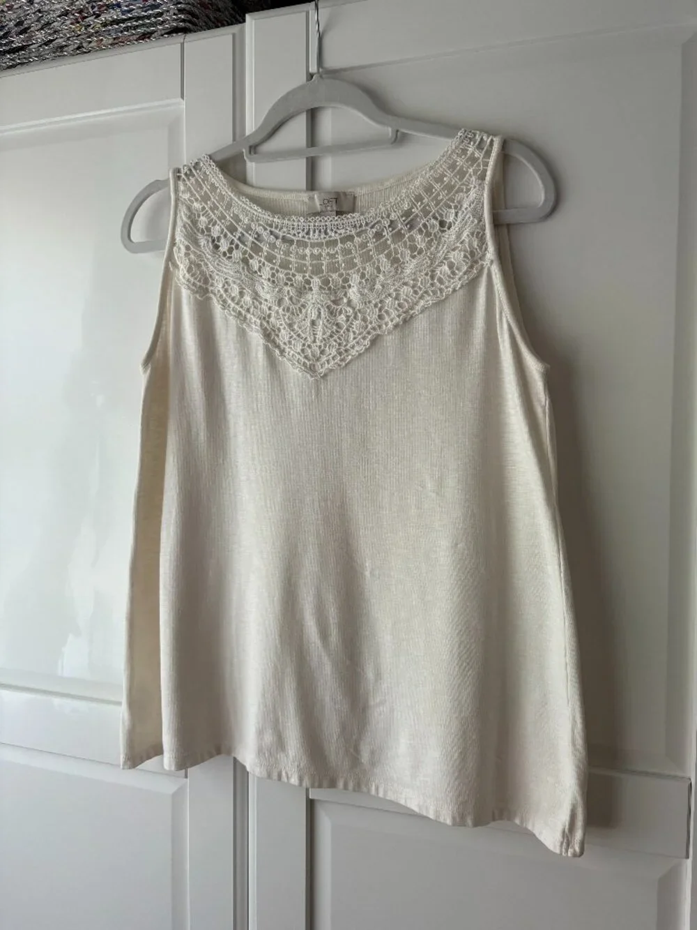 LOFT Outlet White Lace Yoke Sleeveless Tank Top Medium Boho Cottagecore